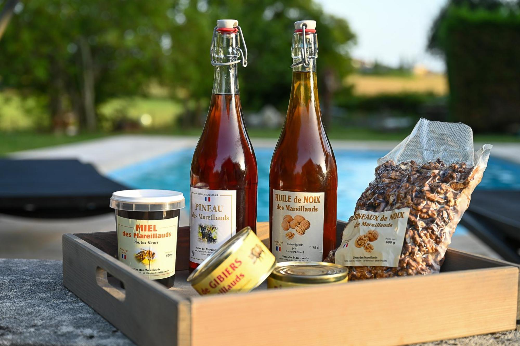 Gite Les Mareillauds - Piscine Salon Zewnętrze zdjęcie