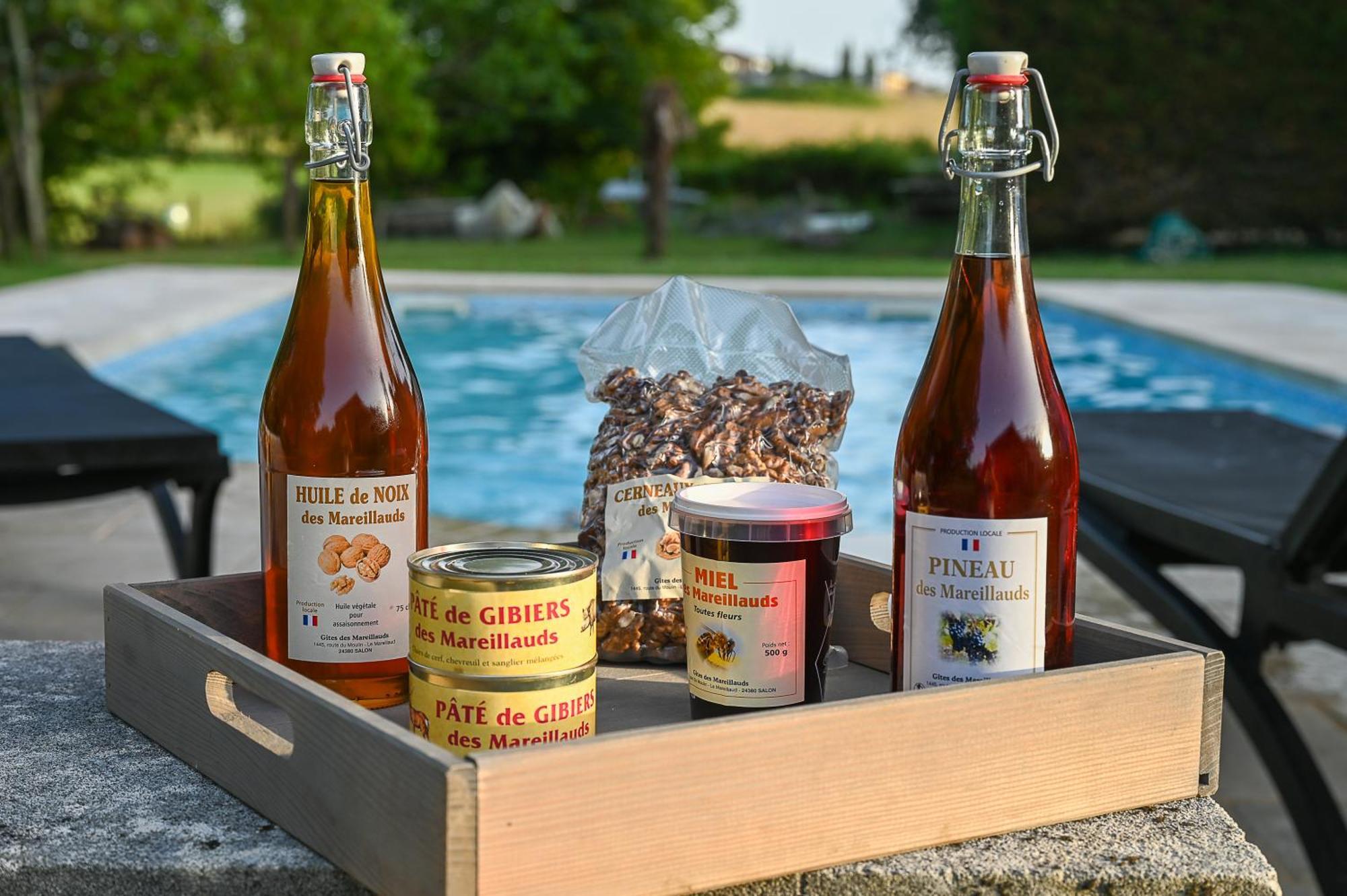 Gite Les Mareillauds - Piscine Salon Zewnętrze zdjęcie
